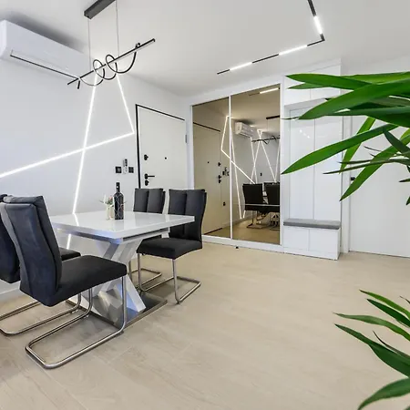 Maestral * Τρογκίρ